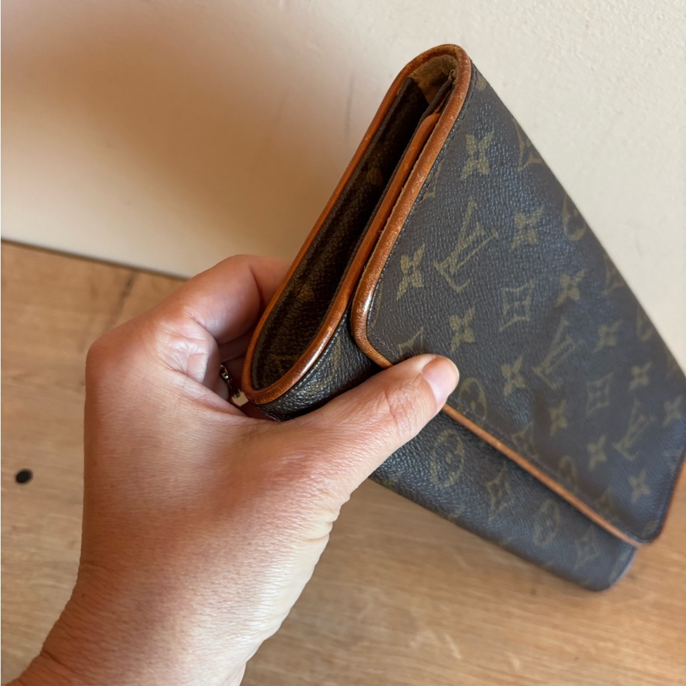 Authentic clutch monogram - Picture 4 of 10